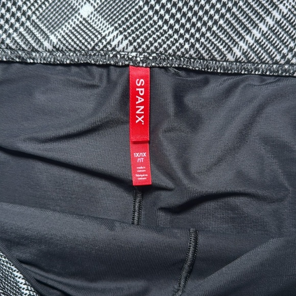 SPANX Classic Plaid Mini Skirt Built In Shorts Size 1X - Picture 5 of 9